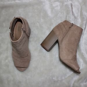 Closure style block heels